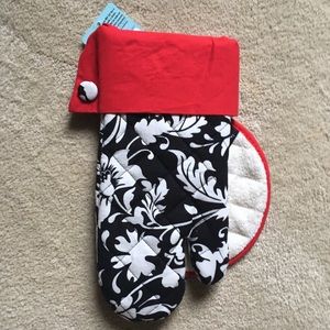 Red and black oven mitt and potholder set, NWT